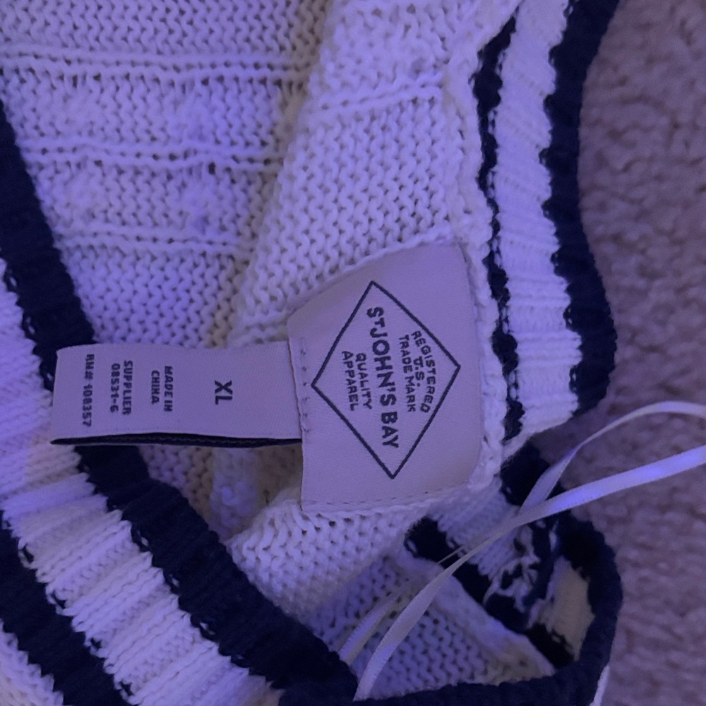 NEW St. John's Bay White Sweater with Black Accents - Picture 6 of 8